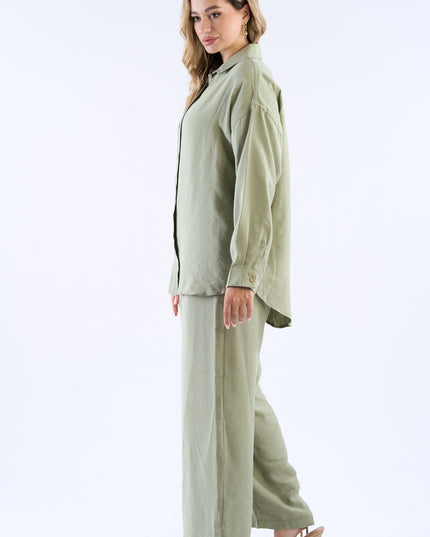 Two pieces set with buttons
